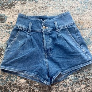 Hollister Ultra High Rise Mom Shorts